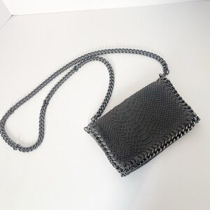 Leather Borse in Pelle snake embossed Chain Wrapped Crossbody bag